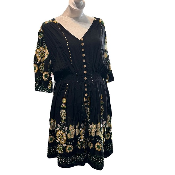Dresses & Skirts - Women's size XL black with yellow flowers v- neck midi dress